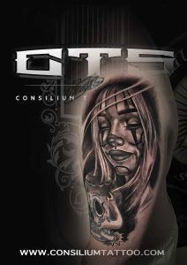 un tatuaje de una chicana en el brazo puede ser un poderoso símbolo de identidad, resistencia y orgullo para aquellos que lo llevan.
